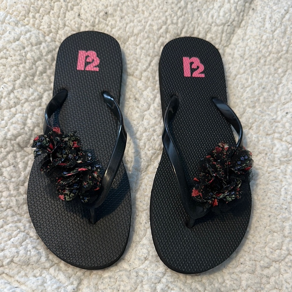 Women's Black Floral Flip Flops never worn